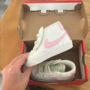 Size 6 | New in Box | Nike Kids' White and Pink Sneakers | Nike Blazers